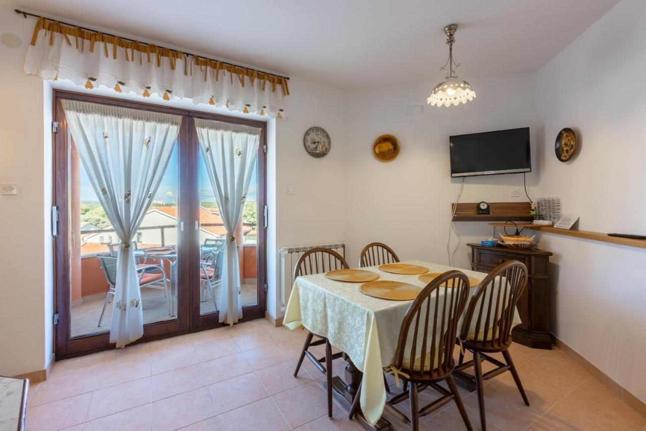 Apartments Villa Mavero Banjole Esterno foto