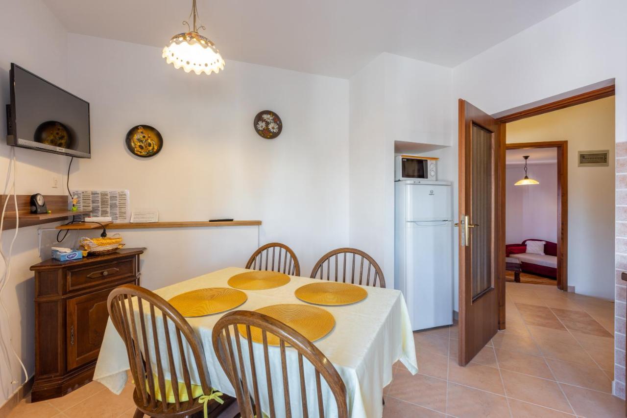 Apartments Villa Mavero Banjole Esterno foto