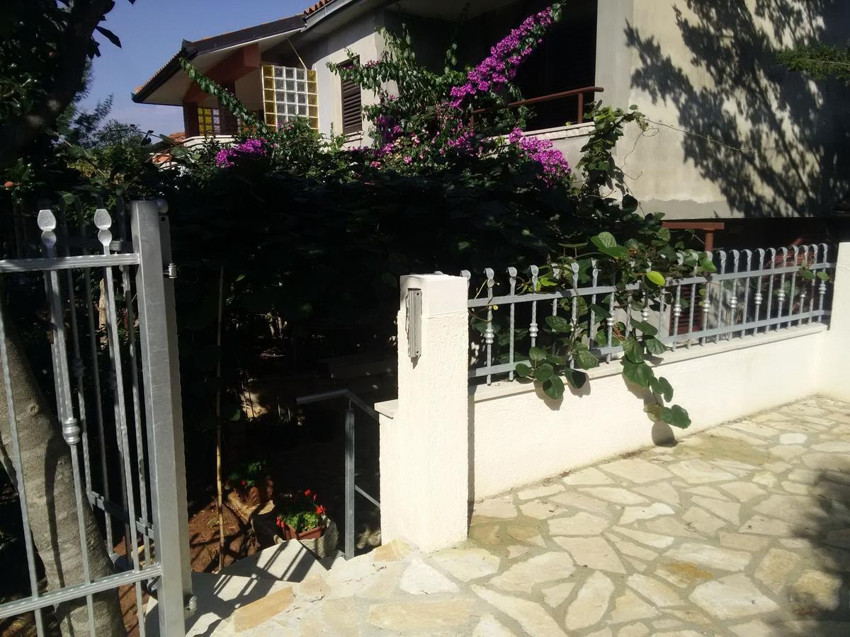 Apartments Villa Mavero Banjole Esterno foto