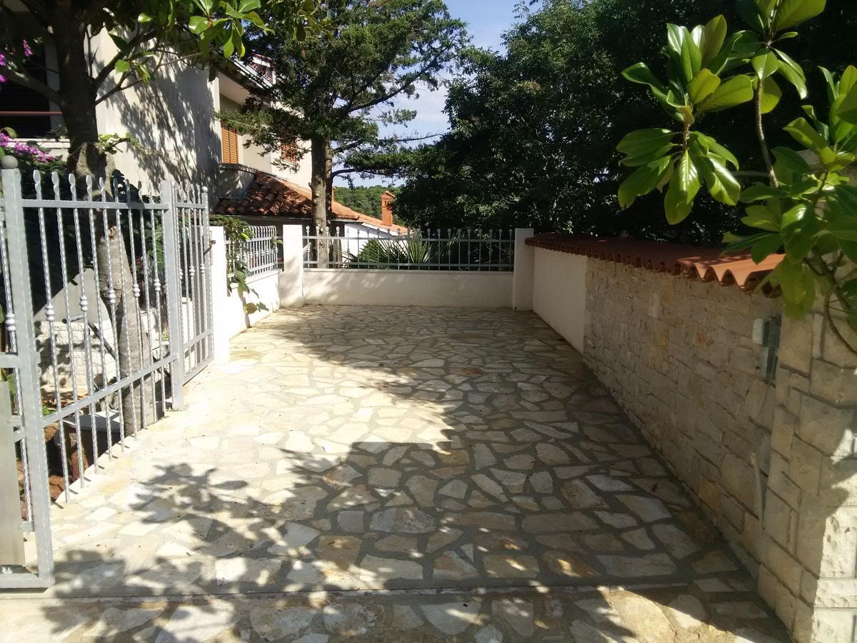 Apartments Villa Mavero Banjole Esterno foto