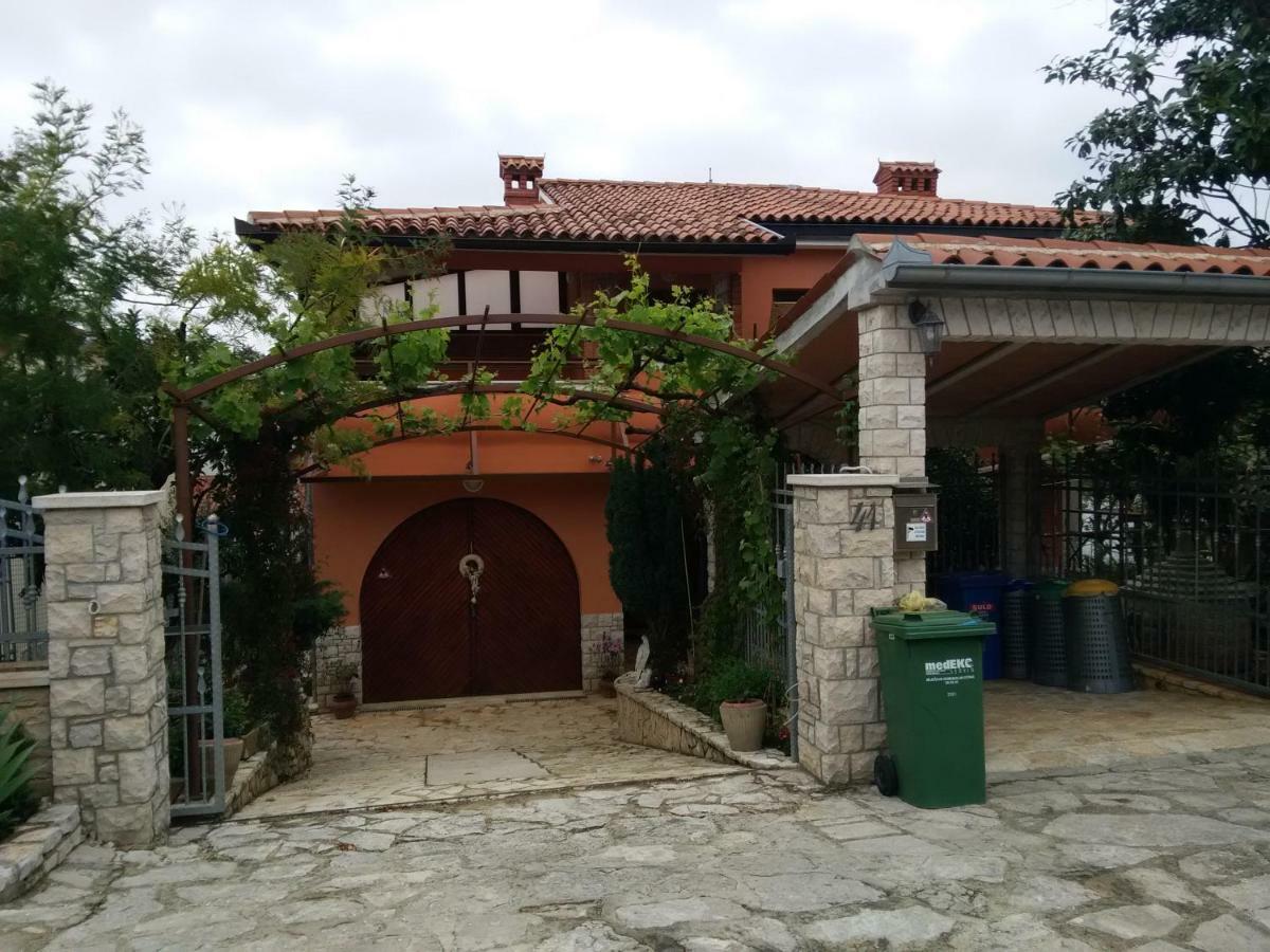 Apartments Villa Mavero Banjole Esterno foto
