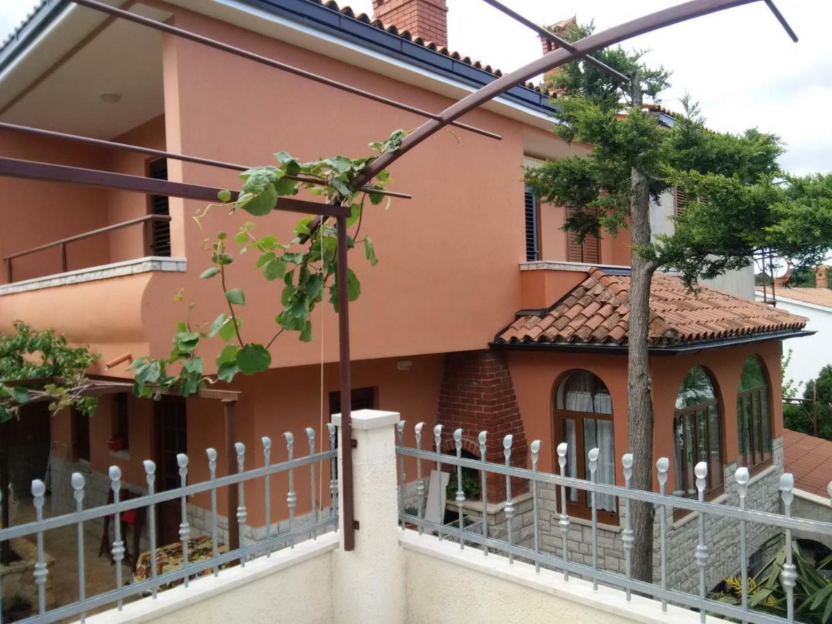 Apartments Villa Mavero Banjole Esterno foto