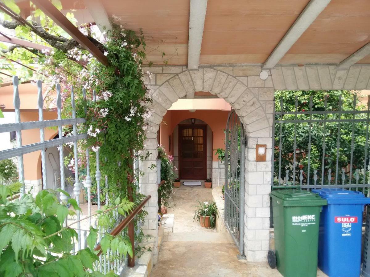 Apartments Villa Mavero Banjole Esterno foto